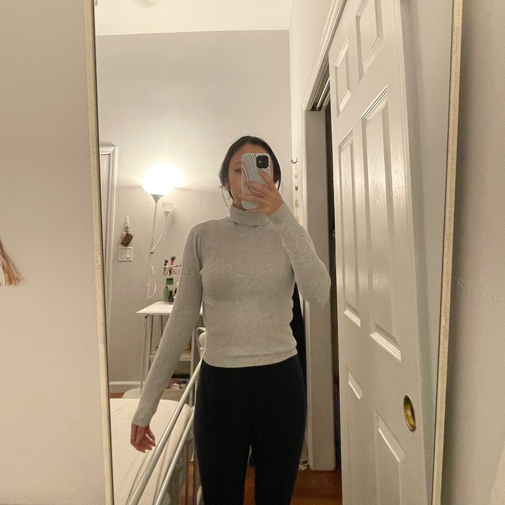 Brandy Melville light gray ribbed turtleneck